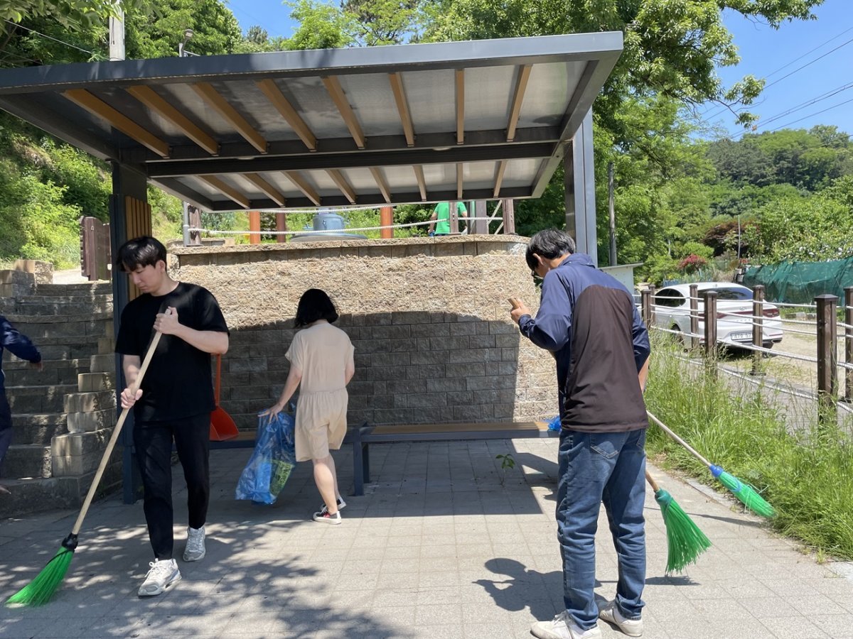 오산시, 수도과 직원들 직접 나서 ‘7개 약수터’ 정비. 사진제공 | 오산시청