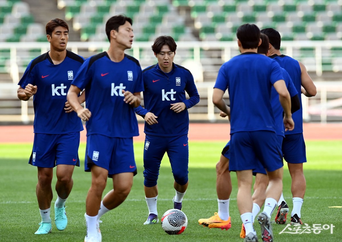축구국가대표팀이 9일 고양종합운동장에서 북중미월드컵 아시아 2차 예선 중국과 홈경기에 대비해 훈련 중이다. 고양 | 김민성 기자 marineboy@donga.com