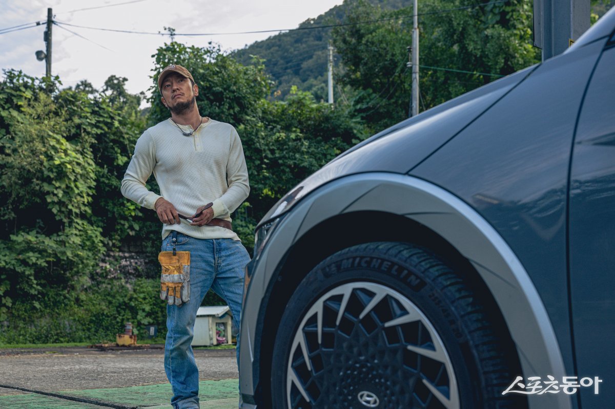 현대자동차가 자동차의 시선으로 담아낸 단편 영화 ‘밤낚시’를 공개한다고 11일 밝혔다. 영화 ‘밤낚시’ 주요 장면. 사진 제공｜현대차