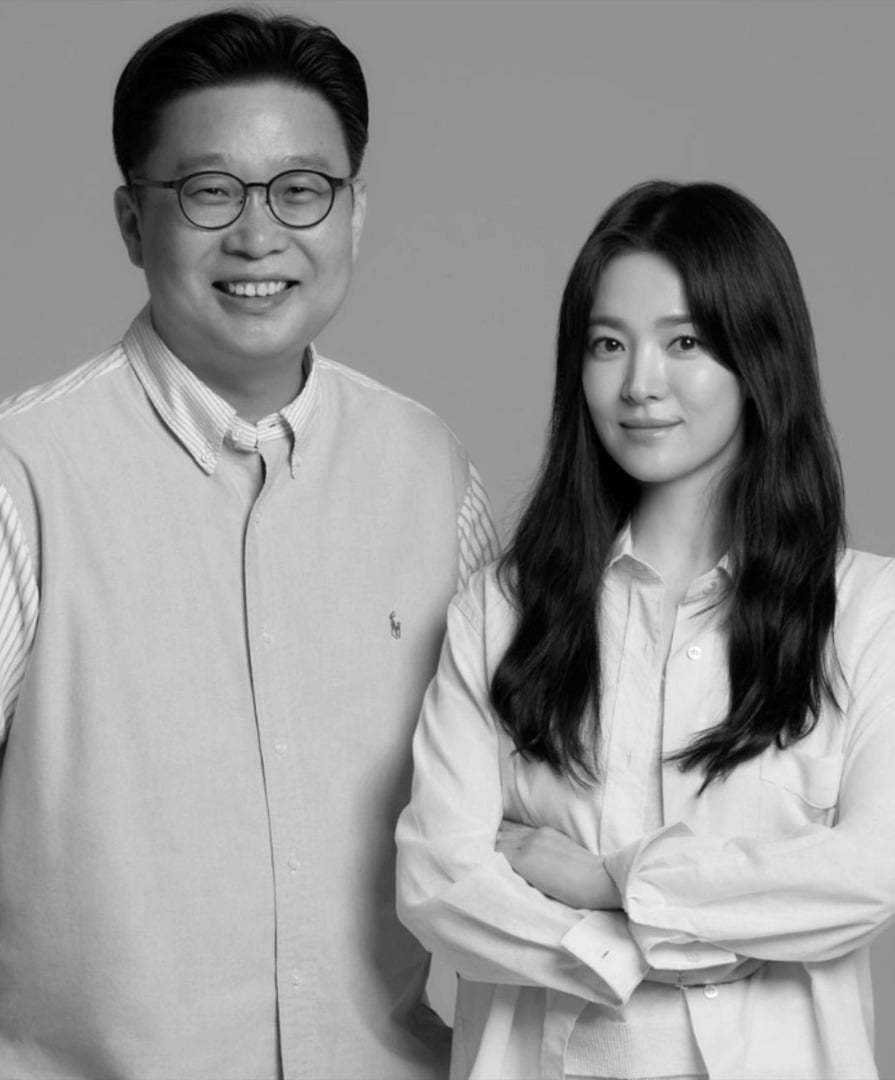 서경덕 교수와 송혜교. 사진출처 ｜서경덕 교수  SNS