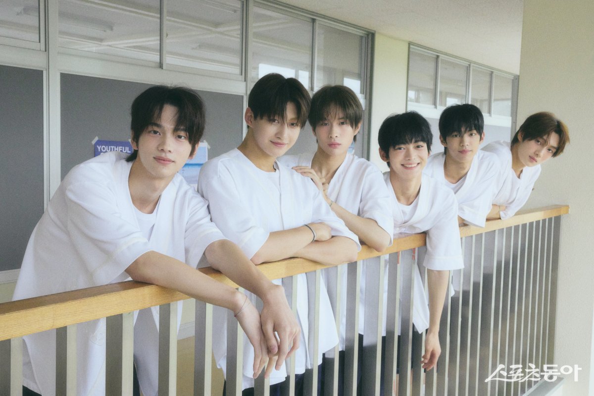 ‘12음절 매직’은 계속된다. 그룹 투어스가 데뷔곡 ‘첫 만남은 계획대로 되지 않아’에 이어 후속곡 ‘내가 S면 넌 나의 N이 되어 줘’를 발표한다. 사진제공|플레디스