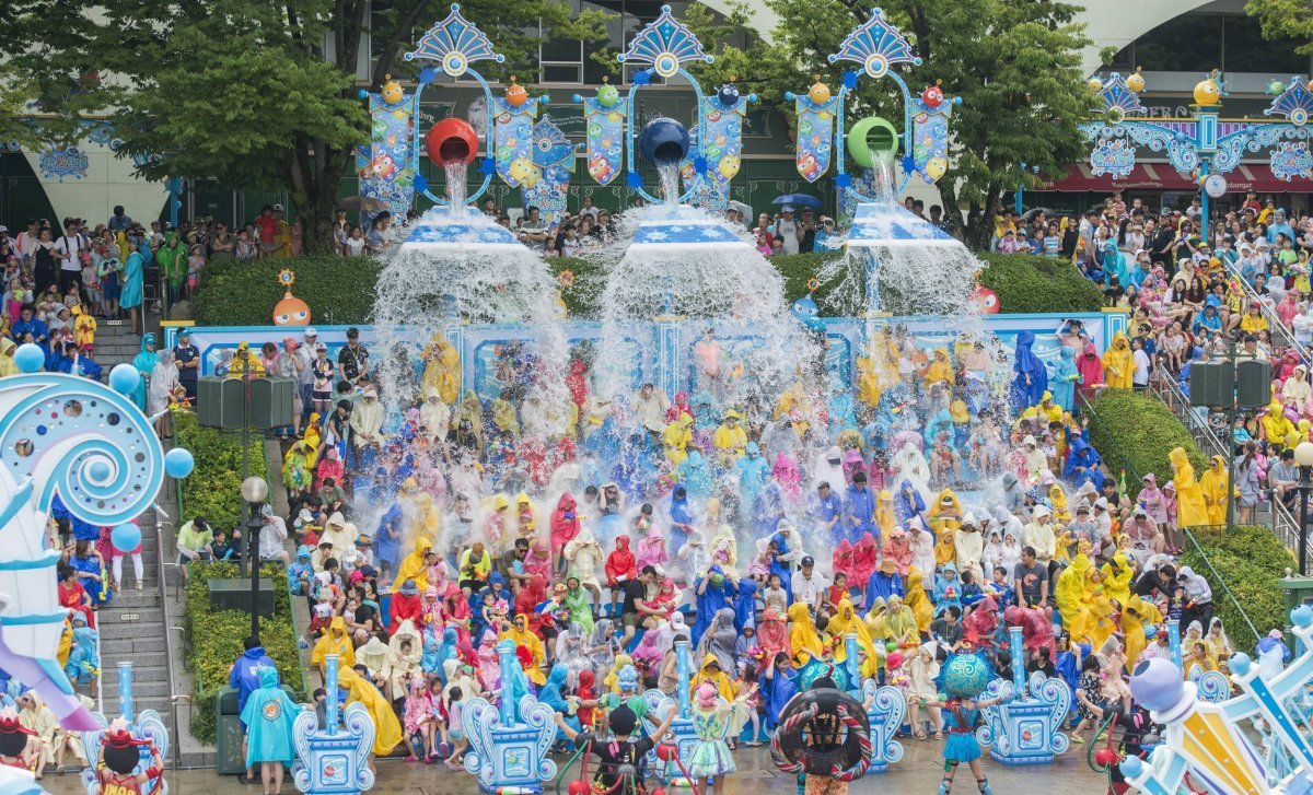 에버랜드 여름 축제 ‘워터 스텔라’의 대형 워터쇼 ‘슈팅 워터’                                            사진제공｜에버랜드