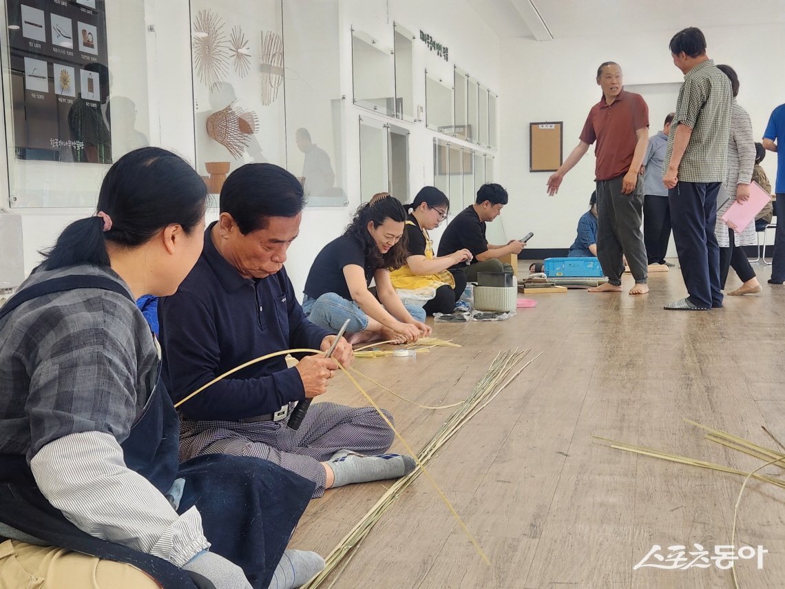 담양군이 지난 18일 2024년 전반기 대나무공예 명인 계승자 전승교육 성과 점검을 실시했다. 사진제공=담양군