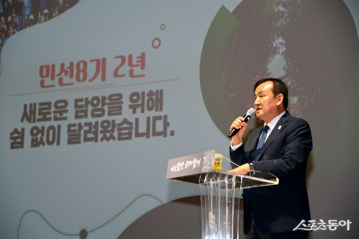 이병노 담양군수가 지난 1일 담양문화회관에서 민선8기 2주년을 맞아 지난 군정 성과와 향후 계획을 설명하고 있다. 사진제공=담양군