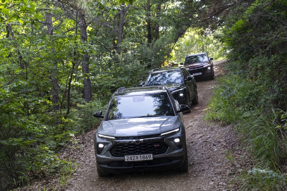오프로드 코스를 주행하는 쉐보레 더 뉴 트레일블레이저. 사진제공 ｜GM