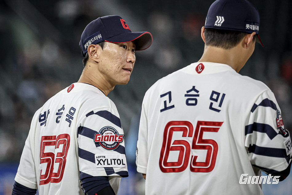 롯데 키스톤 콤비 박승욱(왼쪽)과 고승민. 사진제공｜롯데 자이언츠