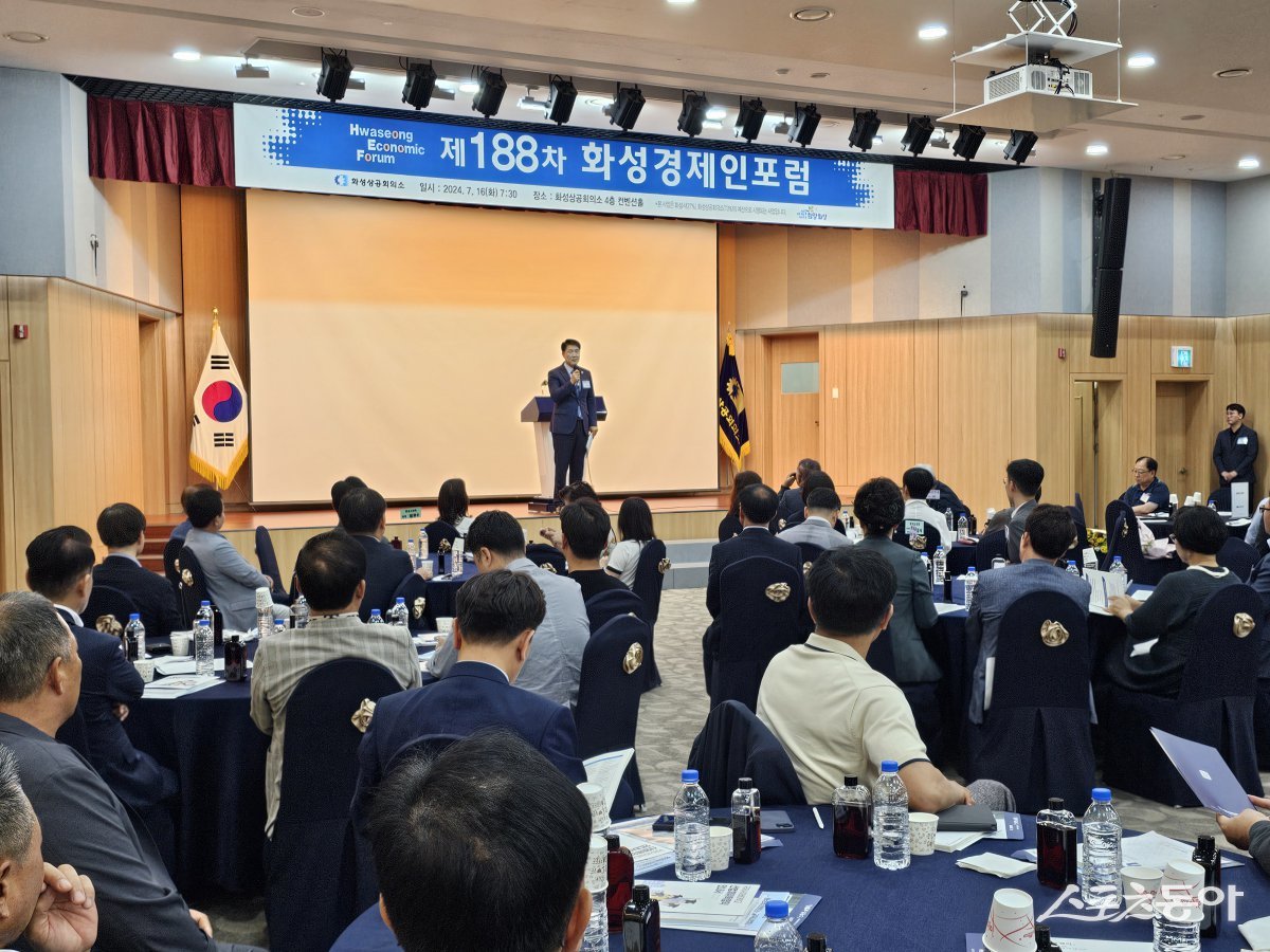 제188차 화성경제인포럼에서 축사하는 화성시의회 배정수의장/화성시의회 제공