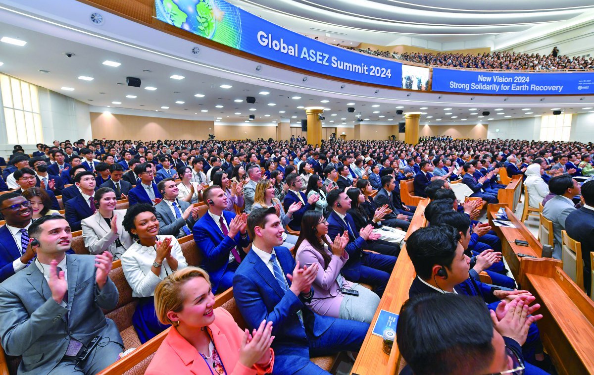 하나님의교회 세계복음선교협회 대학생봉사단 ASEZ가 개최한 ’2024 전 세계 ASEZ 정상회의’에 국내외 대학생들을 포함한 각계각층2000명가량이 참여했다. ASEZ는 이 행사를 통해전지구적 사막화에 대응하는 ’지구환경 복원 프로젝트’ 이행을 위한 결의안을 도출해 기대를 모았다. 사진제공 | 하나님의교회 세계복음선교협회