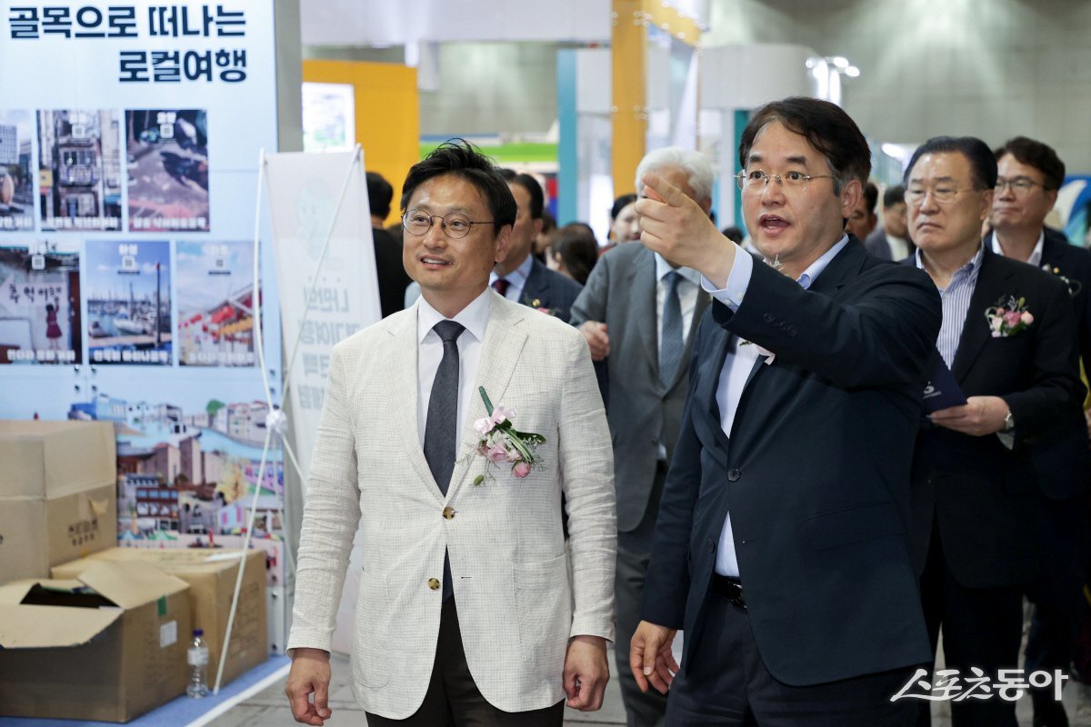 이동환 고양특례시장(오른쪽)과 오후석 경기도 제2 행정부지사 모습. 사진제공ㅣ고양시