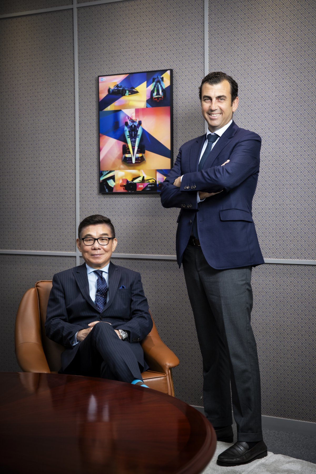 포뮬러 E 코리아 문재식 회장(왼쪽)과 포뮬러 E 알베르토 롱고 공동 창립자 겸 최고 챔피언십 책임자 사진제공|포뮬러 E 코리아   