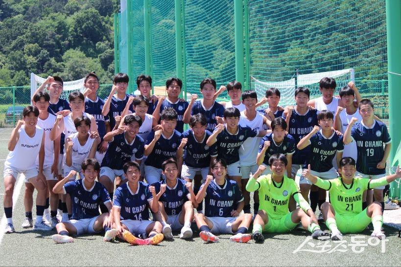 서울 인창고 축구부가 지난 6월에 열린 문화체육관광부장관기 전국고교축구에서 16강에 올랐다. 사진은 인창고 축구부. 사진 ㅣ 임예솔