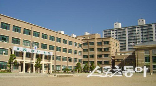 광주 운남고가 출전한 학교스포츠클럽 연식야구대회는 올해로 7회째를 맞이하며 광주 시내 대표 학교 이벤트로 자리 잡았다 사진은 광주 운남고 전경.