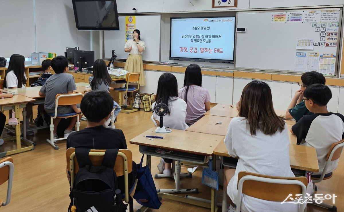 목포시 서부초에서 진행된 민주사회 교육. 사진제공=전남도교육청