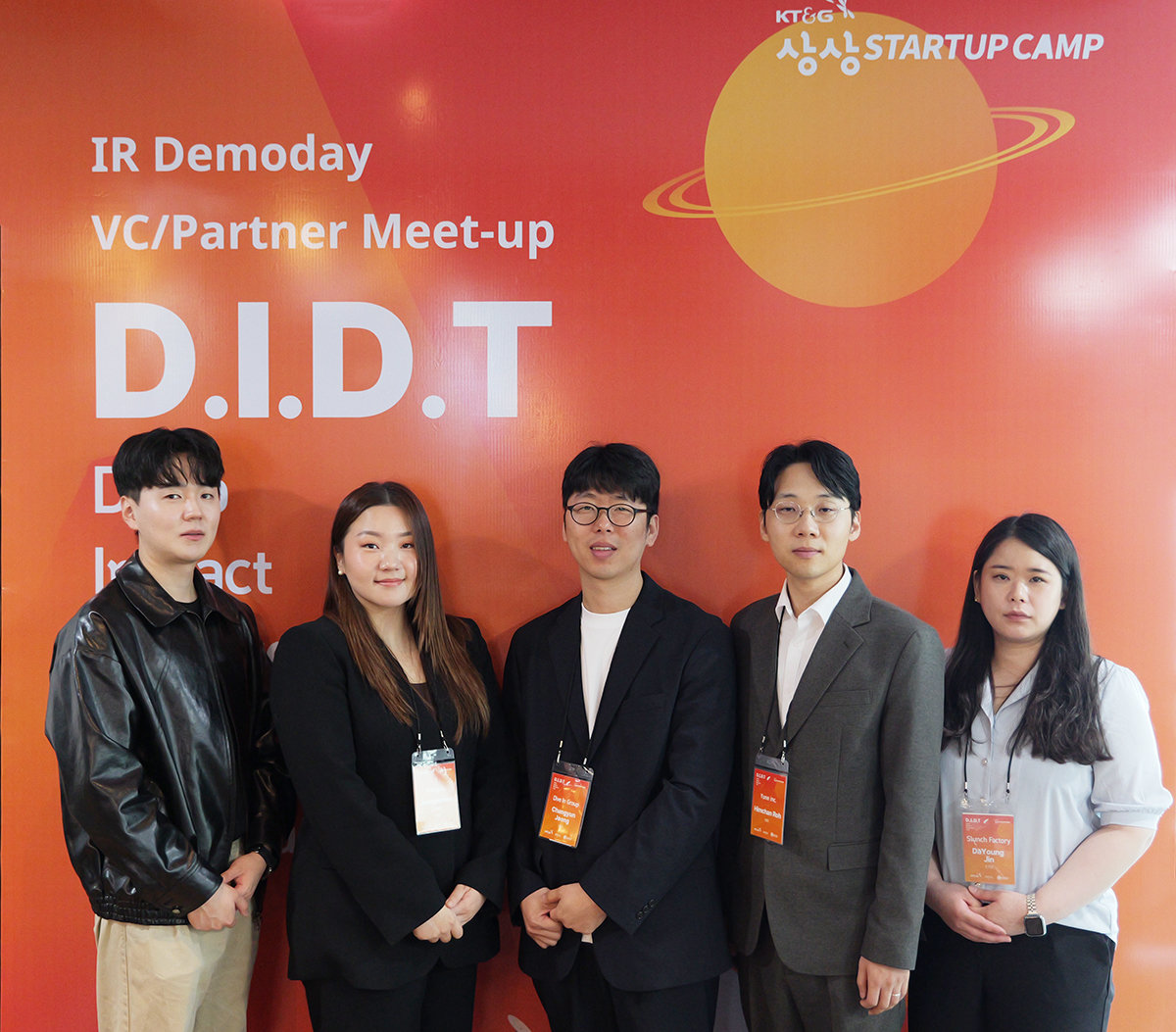 IR 피칭데이 행사 참여팀들. (왼쪽부터) 전인호 그린컨티뉴 대표, 이정현 로비고스 CMO, 정창윤 다이브인그룹 대표, 노힘찬 윤회 대표, 진다영 슬런치팩토리 CTO.