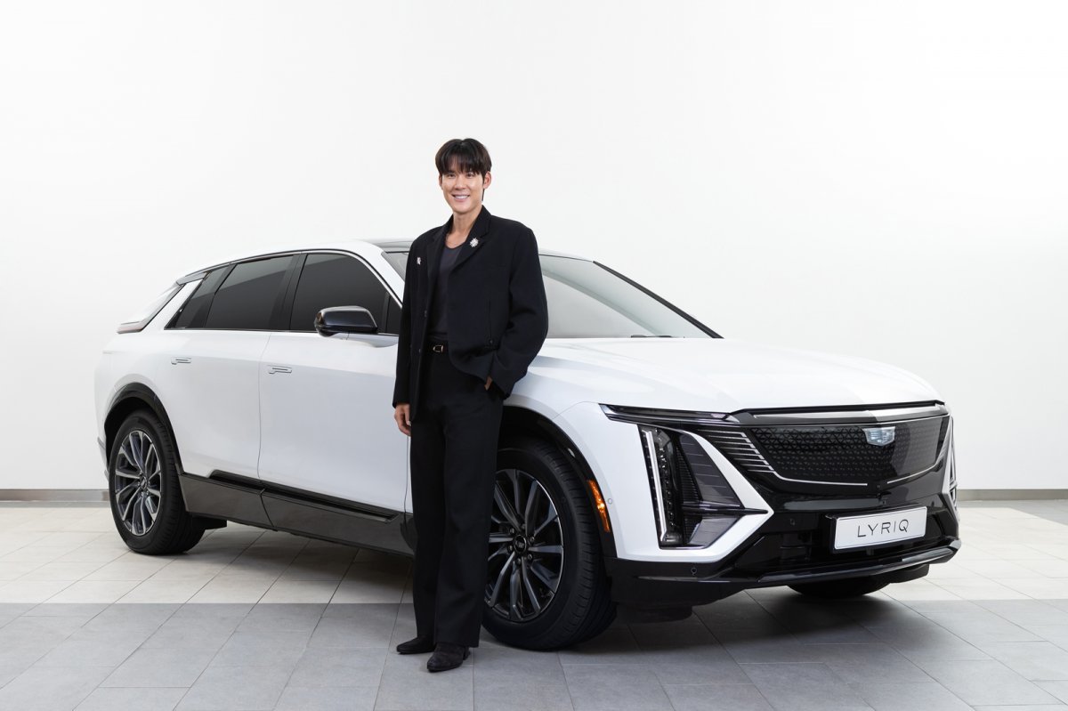 캐딜락 리릭 엠버서더로 선정된 박태환이 포즈를 취하고 있다. 사진제공 |캐딜락