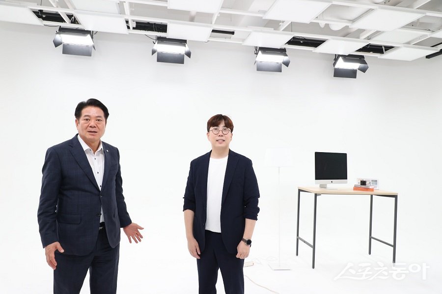 최대호 안양시장 포인블랙 방문 모습. 사진제공|안양시청