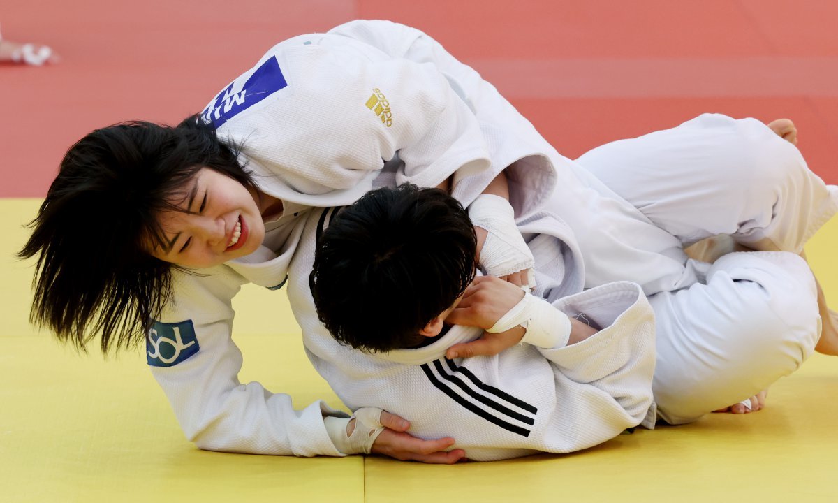 재일교포 허미미가 금빛 메치기에 도전한다. 29일 오후 6시 36분(한국시간) 샹드마르스 아레나에서 파리올림픽 여자 57㎏급 16강전을 치른다. 뉴시스