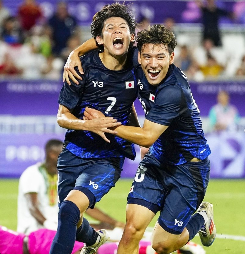 일본 야마모토 리히토(왼쪽)이 28일(한국시간) 스타드 드 보르도에서 열린 말리와 2024파리올림픽 남자축구 조별리그 D조 2차전 후반 37분 선제골을 넣은 뒤 사토 게인과 함께 기뻐하고 있다. 사진출처｜일본축구협회