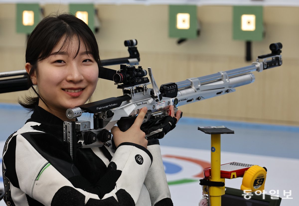 반효진이 29일(한국시간) 샤토루사격센터에서 벌어진 파리올림픽 사격 여자 10m 공기소총 결선에서 따낸 금메달의 의미는 몹시 크다. 한국사격 역대 최연소 금메달이자, 한국의 하계올림픽 역사상 100번째 금메달이다. 스포츠동아DB