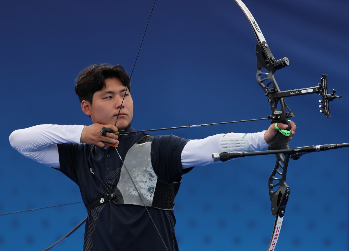 이우석은 마침내 밟은 올림픽 무대에서 자신의 기량을 한껏 발휘했다. 30일(한국시간) 레쟁발리드양궁장에서 벌어진 프랑스와 2024파리올림픽 양궁 남자단체전 결승에서 6발 모두 10점을 쏘며 남자양궁대표팀의 5-1 승리와 대회 3연패를 이끌었다. 파리｜뉴시스