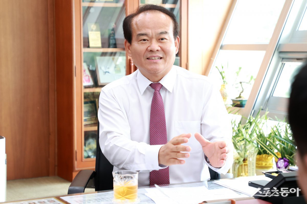 이덕수 의장이 30일 성남시 상인연합회 임원진과의 차담회를 하고 있다. 사진제공ㅣ성남시의회