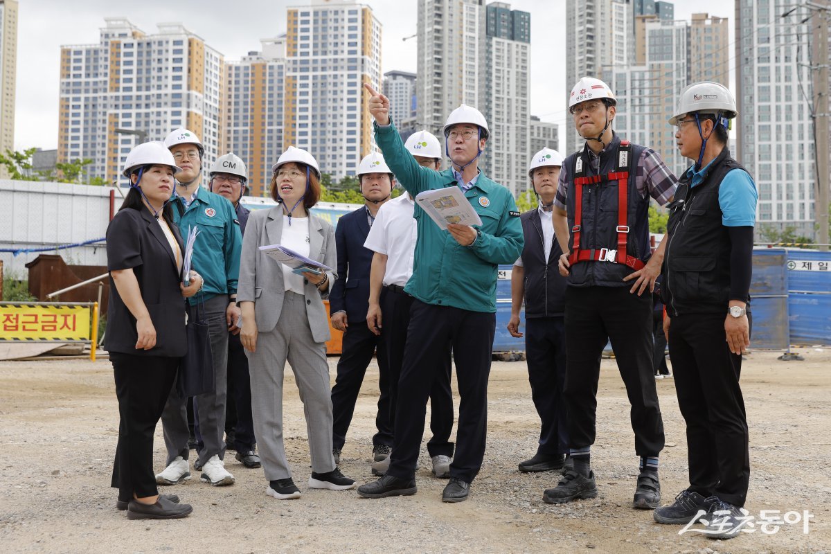 정명근 화성시장, ‘화성문화예술의전당’ 건립 현장 방문/화성시 제공