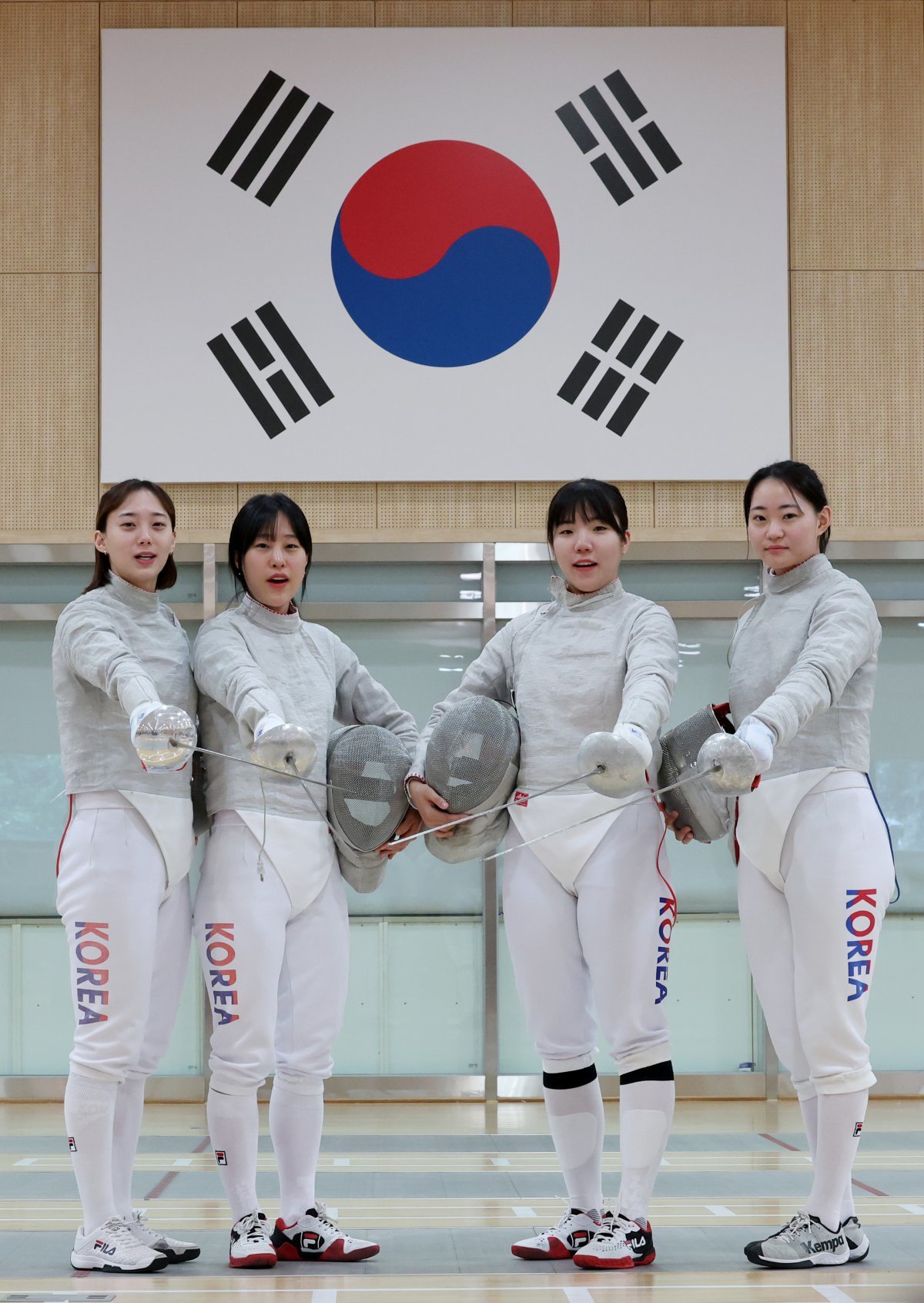 여자사브르대표팀 윤지수, 전은혜, 전하영, 최세빈(왼쪽부터). 뉴시스