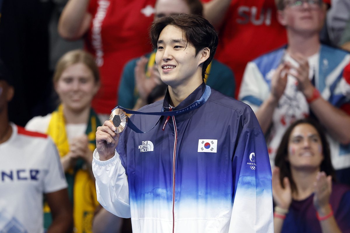 김우민이 지난달 28일(한국시간) 라데팡스아레나에서 열린 2024파리올림픽 수영 남자 400m 결선에서 동메달을 차지한 뒤 기뻐하고 있다. 이날 경기 역시 이번 대회 ‘하이 디맨드 이벤트’로 분류됐다. 파리｜뉴시스