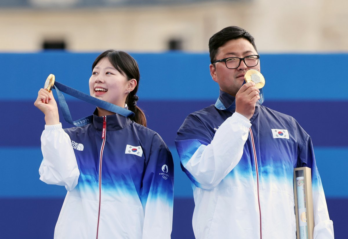 2024파리올림픽 양궁 3관왕에 오른 김우진(오른쪽)과 임시현. 파리 | 뉴시스