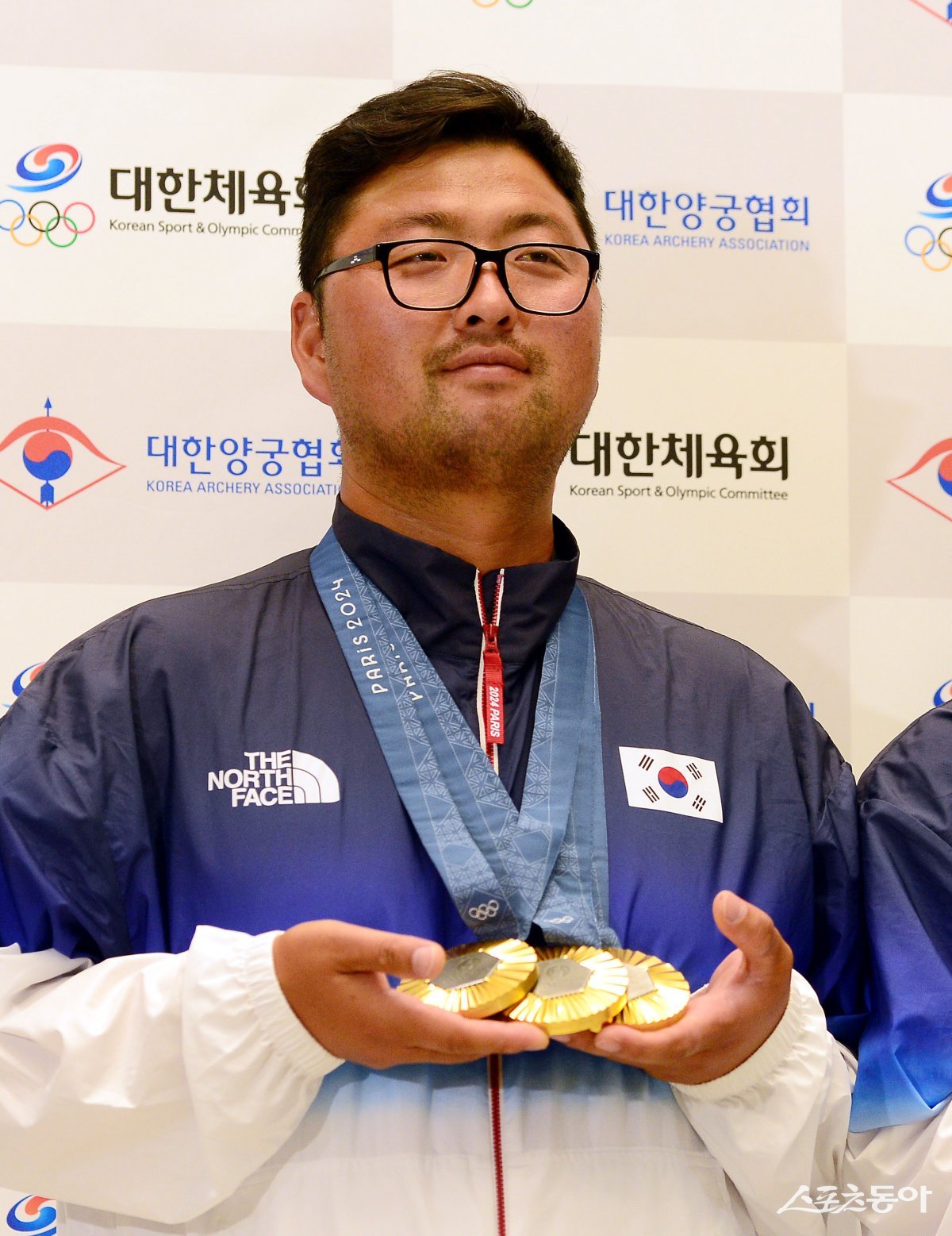 김우진은 2024파리올림픽 양궁에서 개인전, 단체전, 혼성전을 석권하며 동료 임시현과 3관왕에 올랐다. 그의 활약 덕분에 한국양궁은 파리올림픽에서 5개 전 종목 제패에 성공했다. 스포츠동아DB