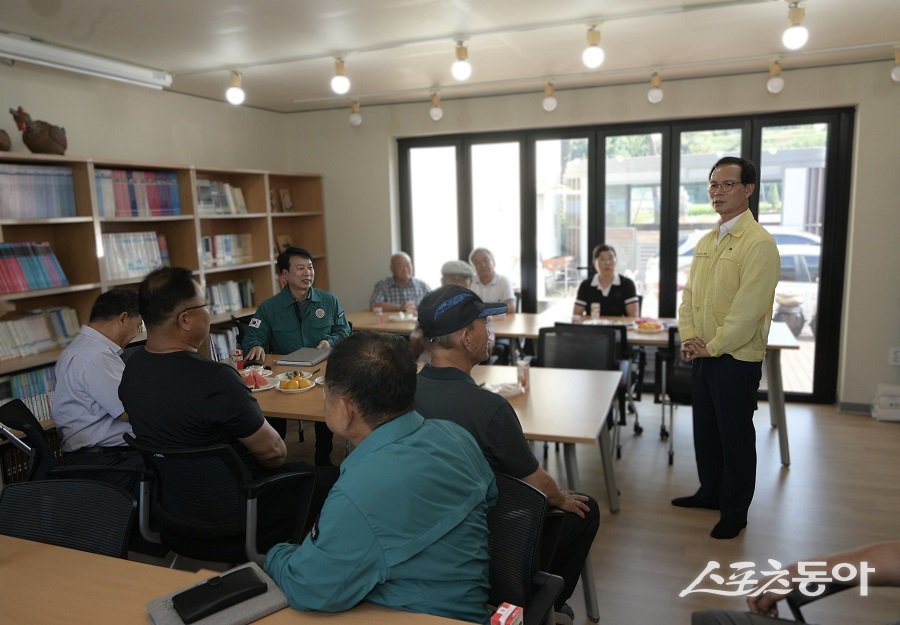 조병옥 음성군수 상상대로 행복한 음성만들기 사업 주민들의 목소리 청취 모습. 사진제공｜음성군청