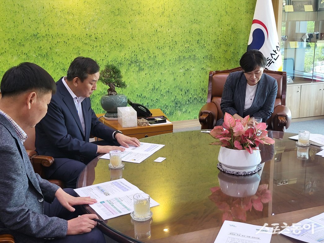 이병노 담양군수가 지난 16일 농림축산식품부를 방문해 담양군 농업에 대한 현안 해결을 위한 사업 등을 건의했다. 사진제공=담양군