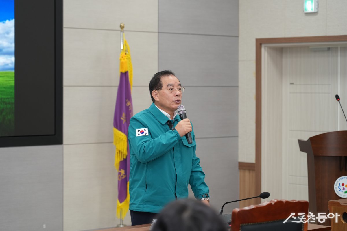 부산시교육청이 20일 시교육청 별관 6층 국제회의실에서 을지연습 상황보고 및 전시 주요현안 토의를 진행한 가운데 하윤수 교육감이 발언하고 있다. (사진제공=부산시교육청)
