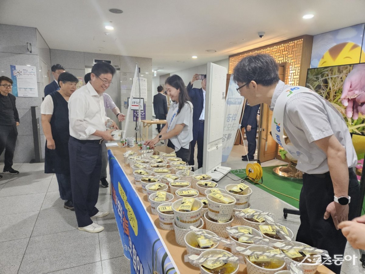 지난 6일 도청에서 있었던 아침 식사 챙기기 캠페인 모습./사진=경북도