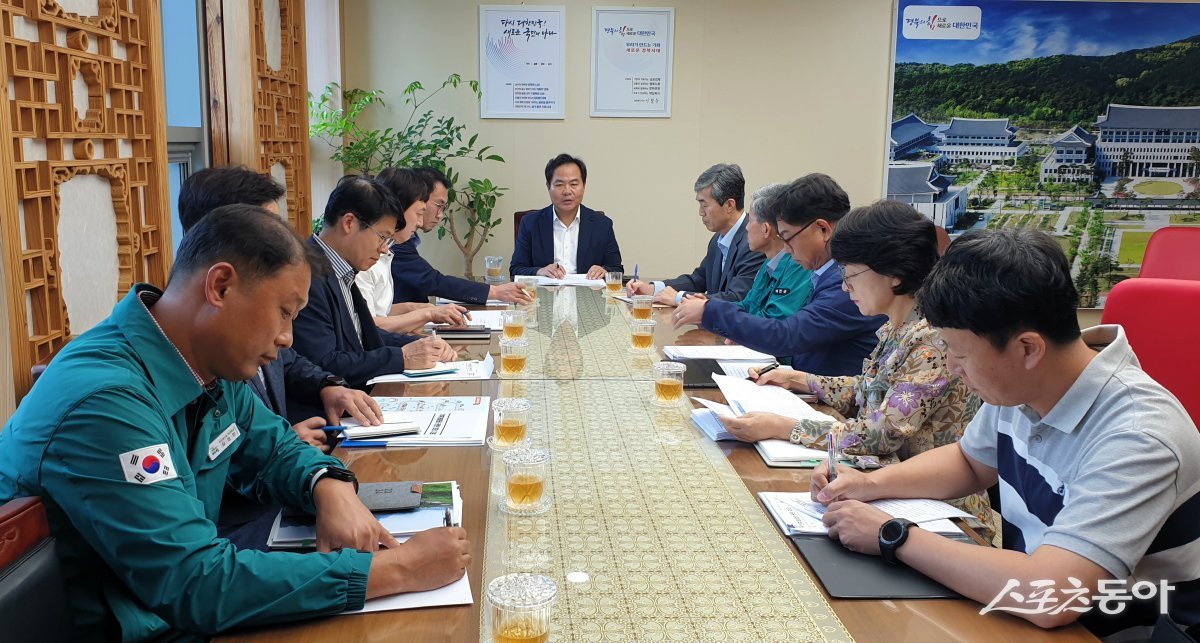 김학홍 경북도 행정부지사 주재로의 기후환경댐 대응을 위한 대책회의 모습./사진=경북도