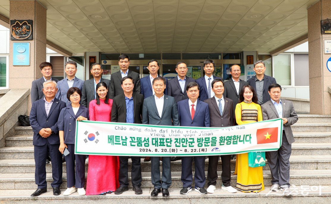 베트남 꼰뚬성 대표단이 21일 진안군을 방문했다. 사진제공=진안군
