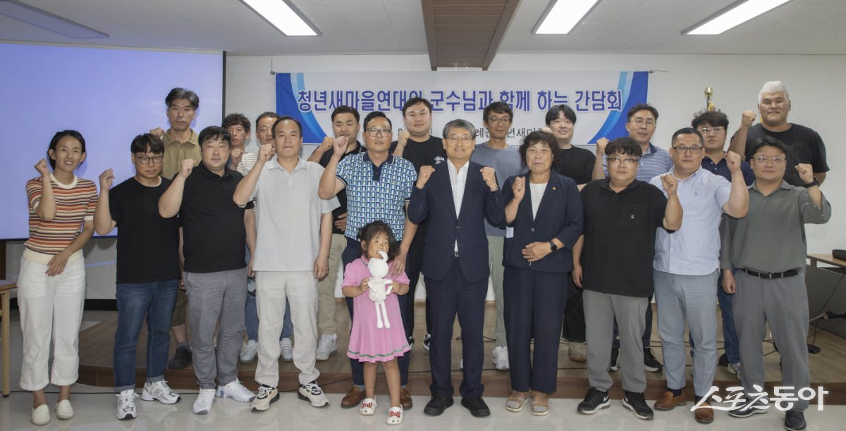 김순호 구례군수가 지난 20일 구례군새마을회관에서 구례군 청년새마을연대와 간담회를 진행했다. 사진제공=구례군