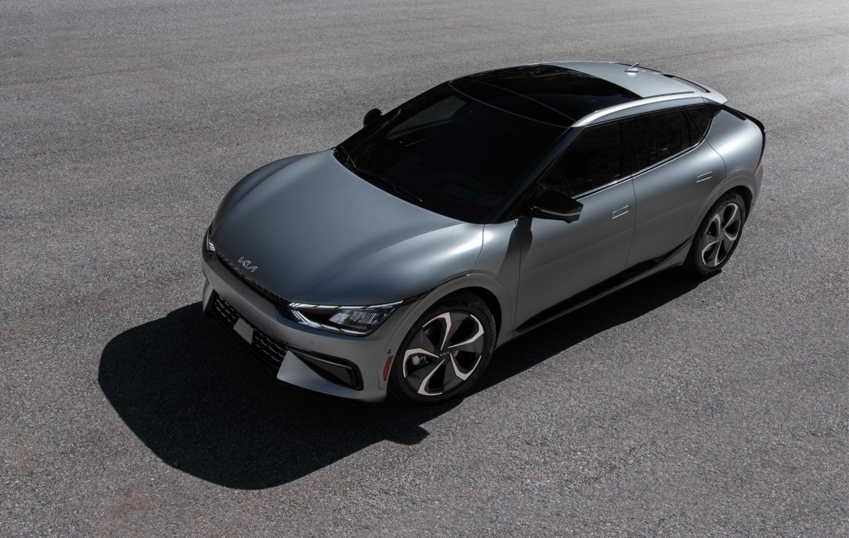 현대자동차그룹의 전기차 전용 플랫폼 E-GMP를 기반으로 만들어진 제네시스 GV60(위)과 기아 EV6는 유로 NCAP’에서 모두 최고 등급인 별 다섯을 획득했으며, 미국 고속도로 안전보험협회(IIHS)에서 발표한 충돌평가에서도 전 모델 TSP 이상 등급을 받았다. 사진제공 ｜현대차그룹