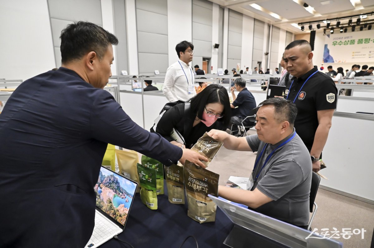 전남도가 최근 우수상품 품평회와 수출상담회를 진행한 모습. 사진제공=전남도