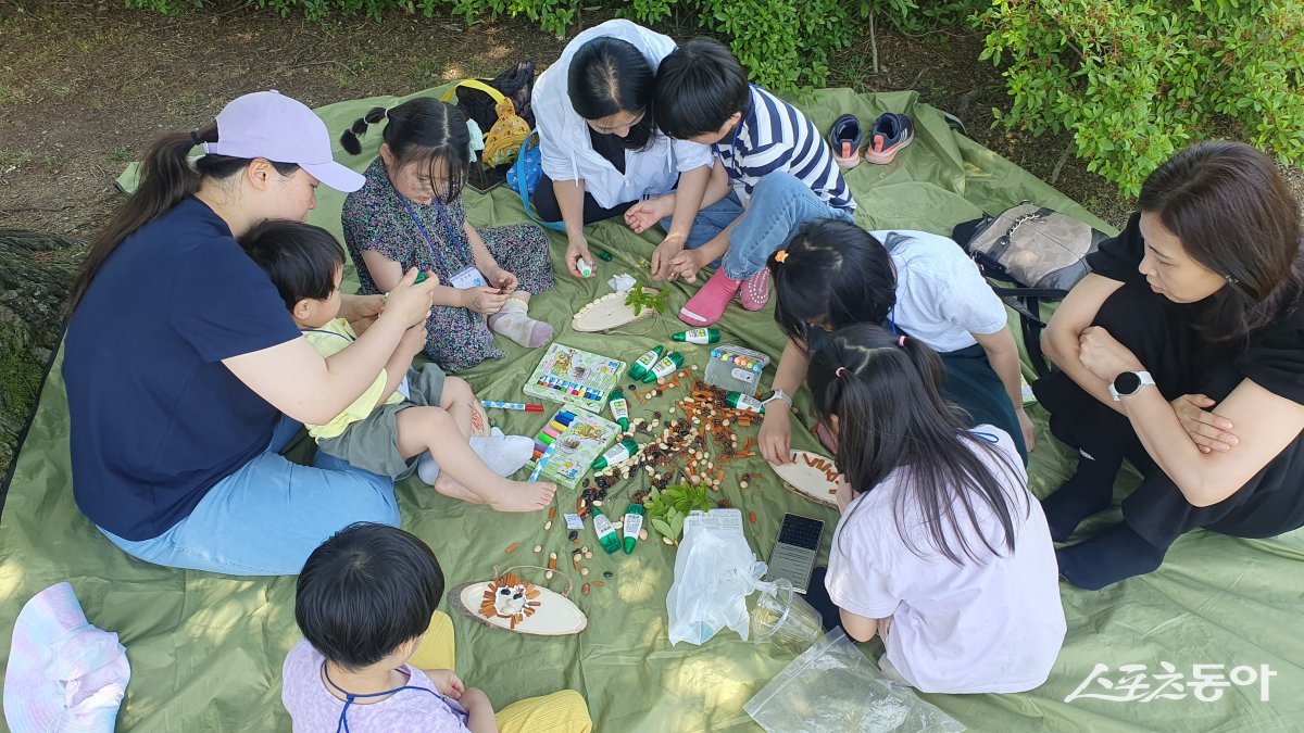 지난 5월 부산시민공원에서 생태체험 프로그램이 진행되고 있는 모습. (사진제공=부산시설공단)