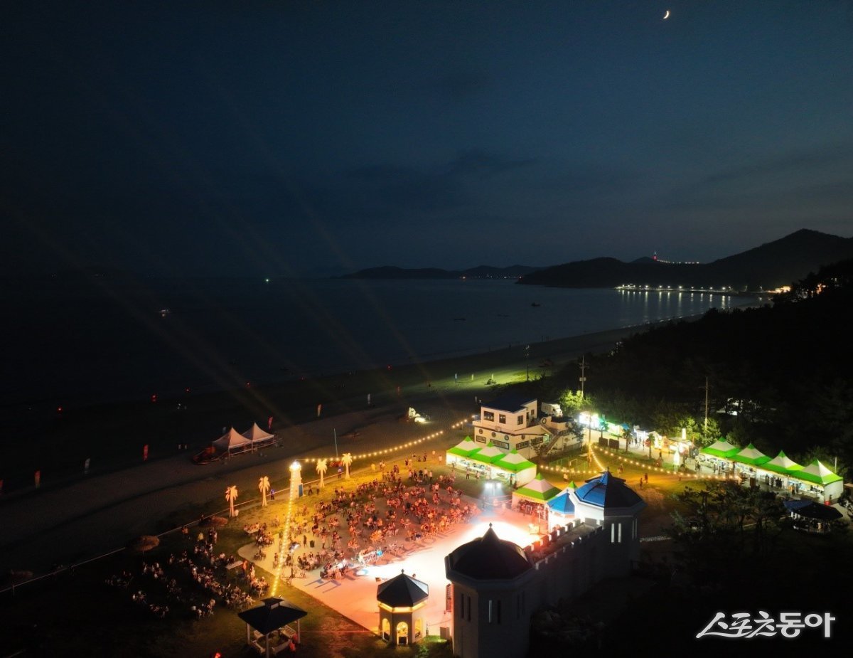 지난 9일부터 10일까지 완도 신지 명사십리에서 열린 해양치유 치맥 페스티벌. 사진제공=완도군