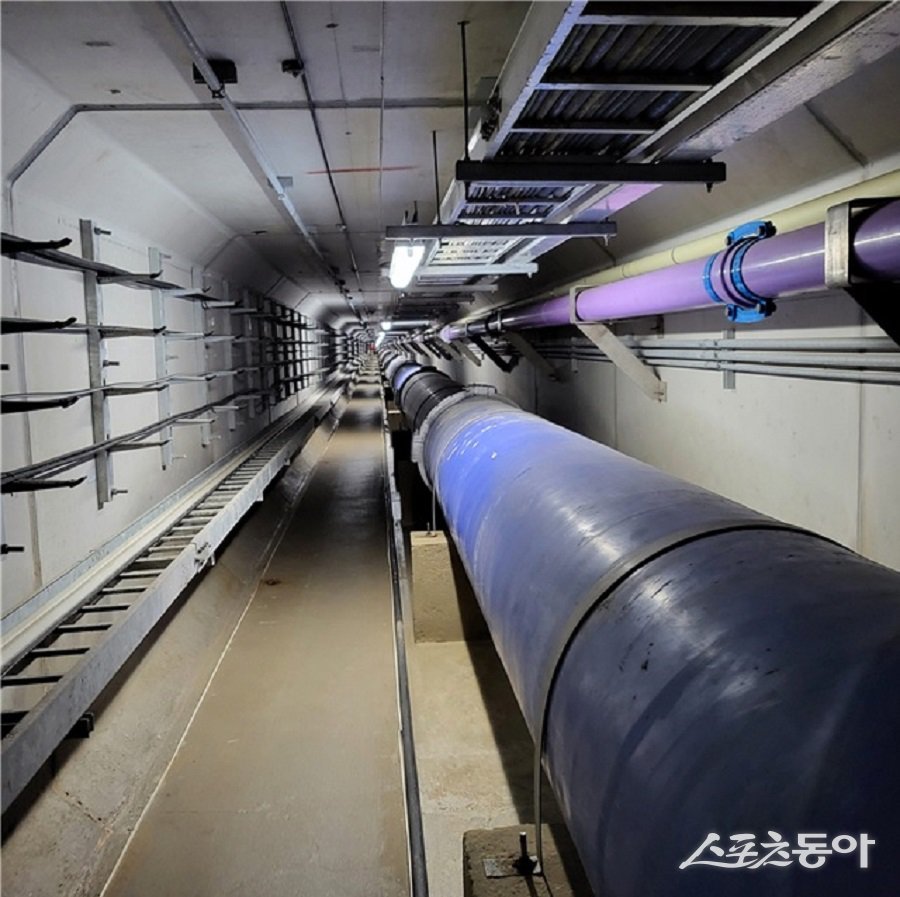 공동구 내 상수도관 모습. 사진제공｜인천시청