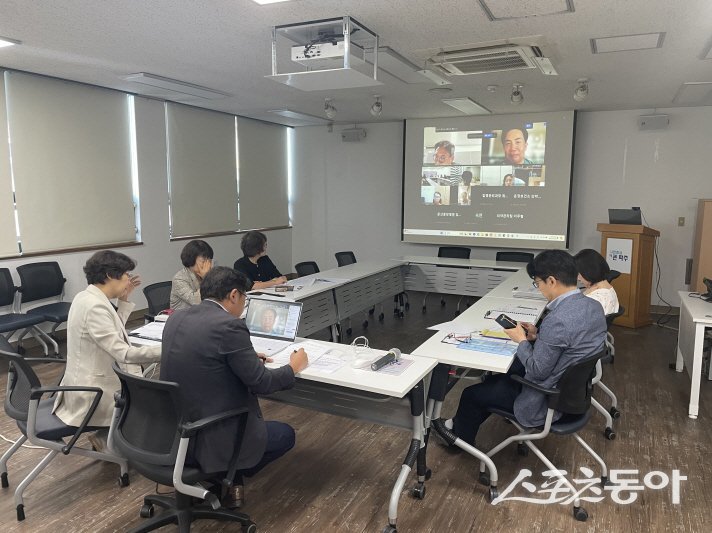 파주시는 지난 4일 지역응급의료협의체 회의를 열고 있다.  사진제공ㅣ파주시