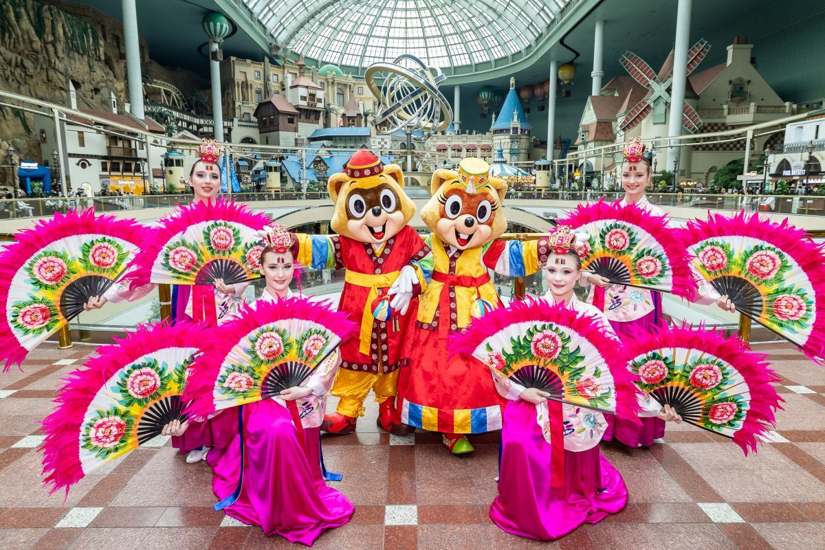 롯데월드 어드벤처 추석맞이 거리공연  ‘강강술래’                                                                                       사진제공｜롯데월드