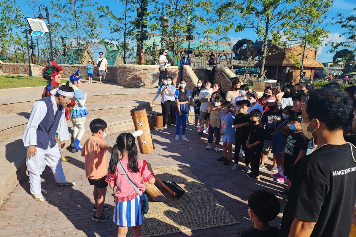 롯데월드 어드벤처 부산의 민속놀이 한마당                                                                                                    사진제공｜롯데월드