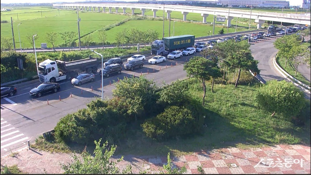 군산시가 새만금산단 지역을 대상으로 실시간 교통신호 제어 시스템을 시범운영한다. 사진제공=군산시