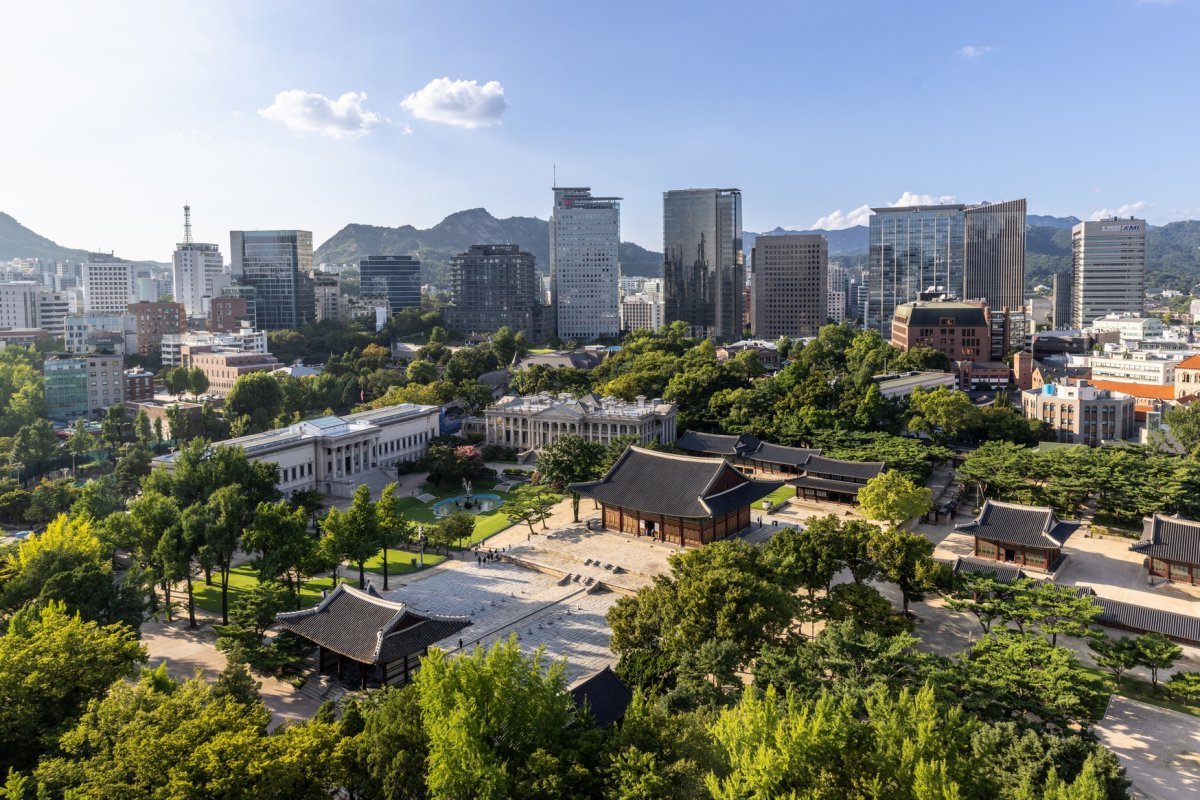 정동전망대에서 내려다 본 덕수궁 전경. 멀리 석조전이 보인다                                                      사진제공｜서울관광재단