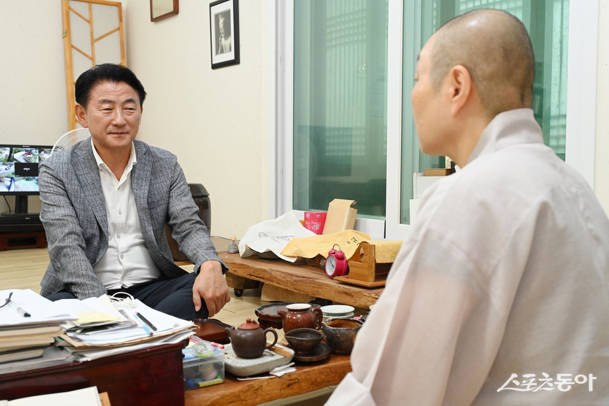 김동근 의정부시장이 추석 명절을 앞두고 종교시설을 방문하고 있다.  사진제공ㅣ의정부시