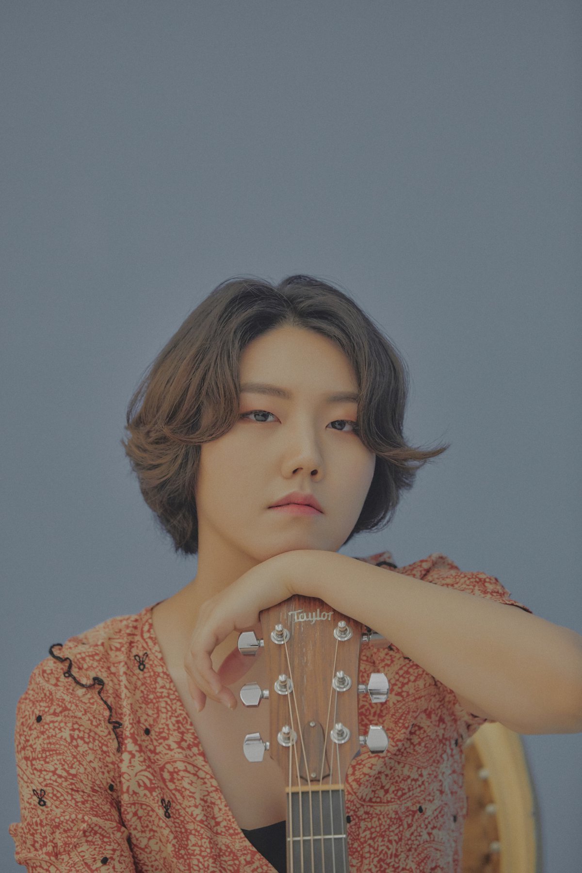 싱어송라이터 일레인.