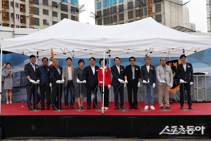 인천 동구는 지난 20일 송림4동 행정복지센터 착공식을 개최하고, 30여 년 만에 새롭게 변화하는 송림4동의 미래를 향한 첫걸음을 내딛었다. 사진제공｜인천 동구청